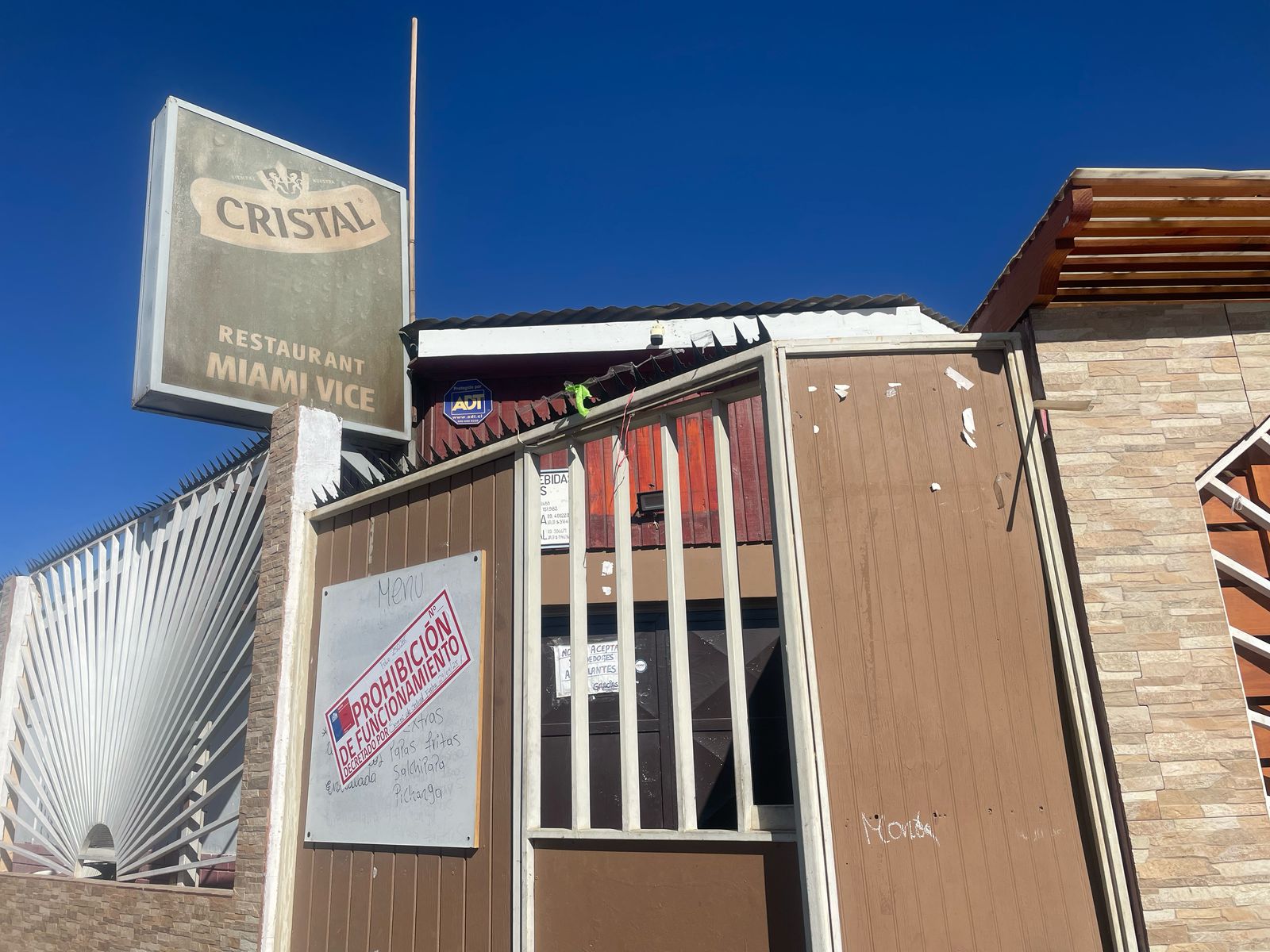 Diversos incumplimientos sanitarios dejaron con prohibición de funcionamiento a restaurantes en Calama y Baquedano