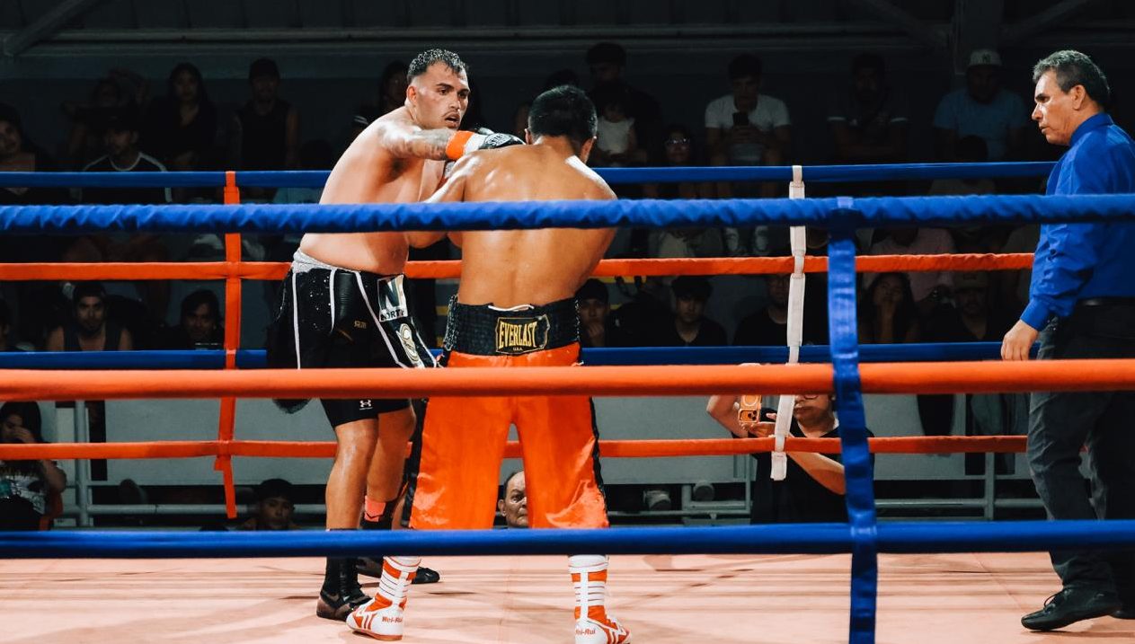 Noche de «puños de oro» en Antofagasta: Bahamondes y Martínez triunfan en gran velada de boxeo profesional