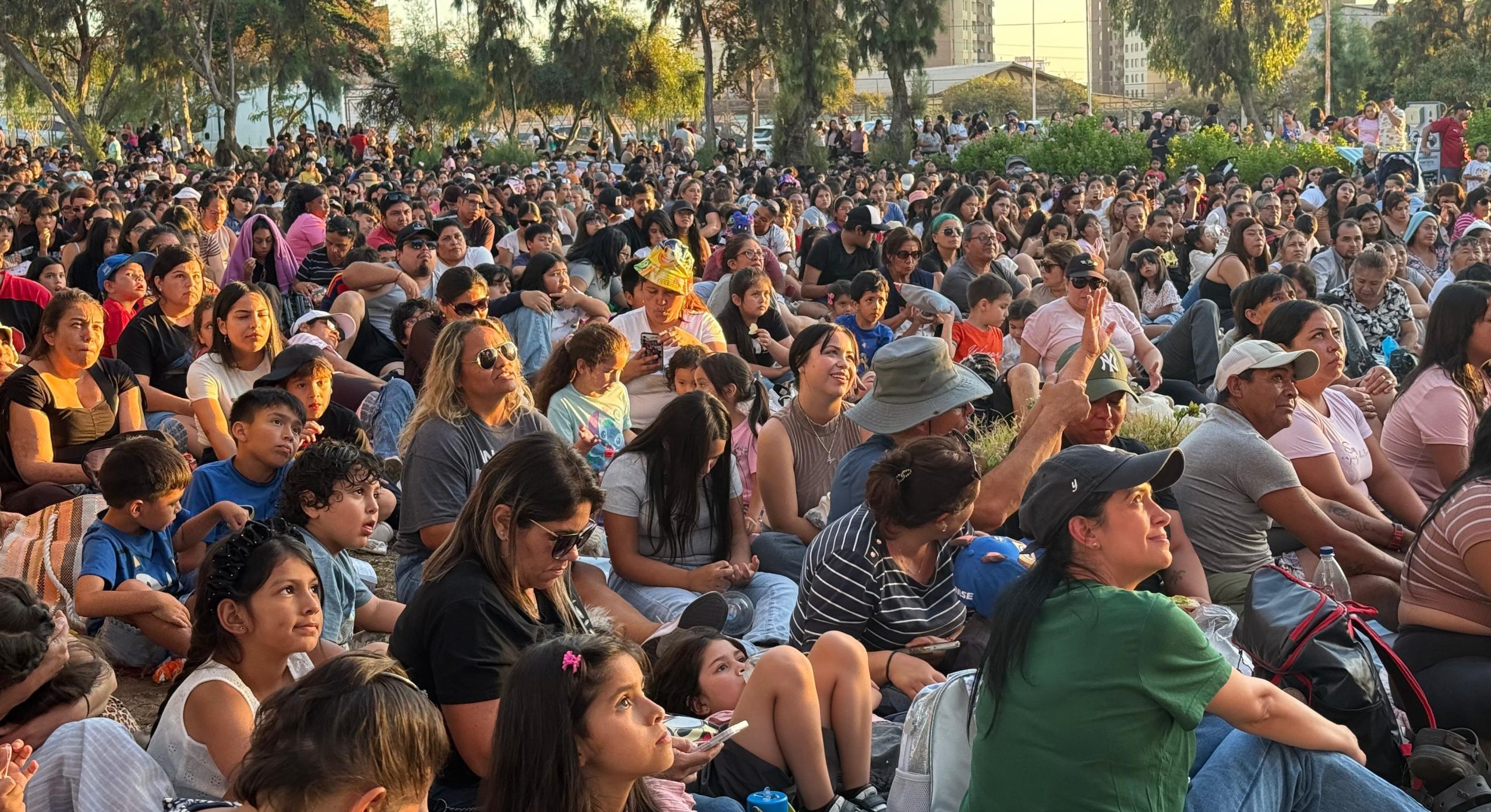 Más de 2.500 personas disfrutaron del cine familiar en el Parque Juan López de Antofagasta