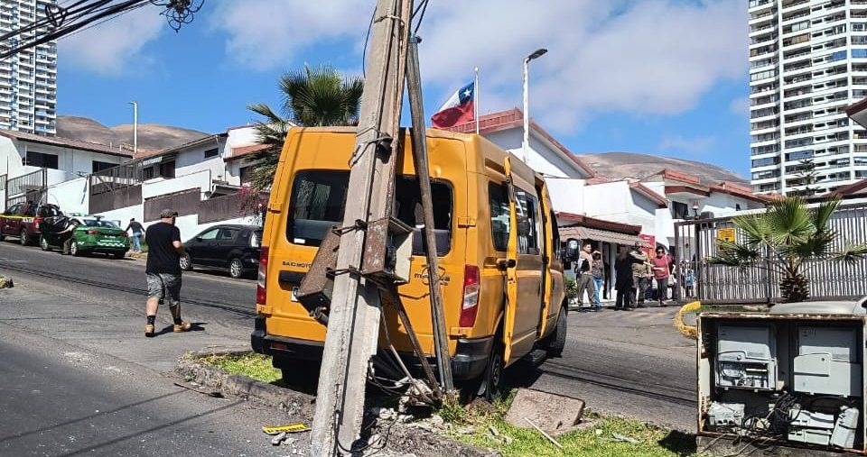 Antofagasta lideró ranking nacional de postes chocados el 2025: Gerente de CGE advierte por grave impacto en la comunidad