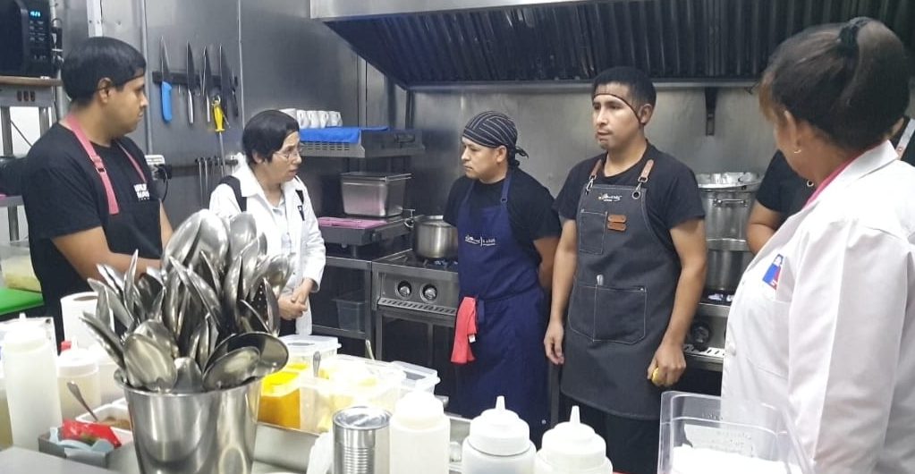 Semana Santa en la mira: Salud ya suma siete sumarios y decomisa mariscos con claves vencidas en la Región de Antofagasta