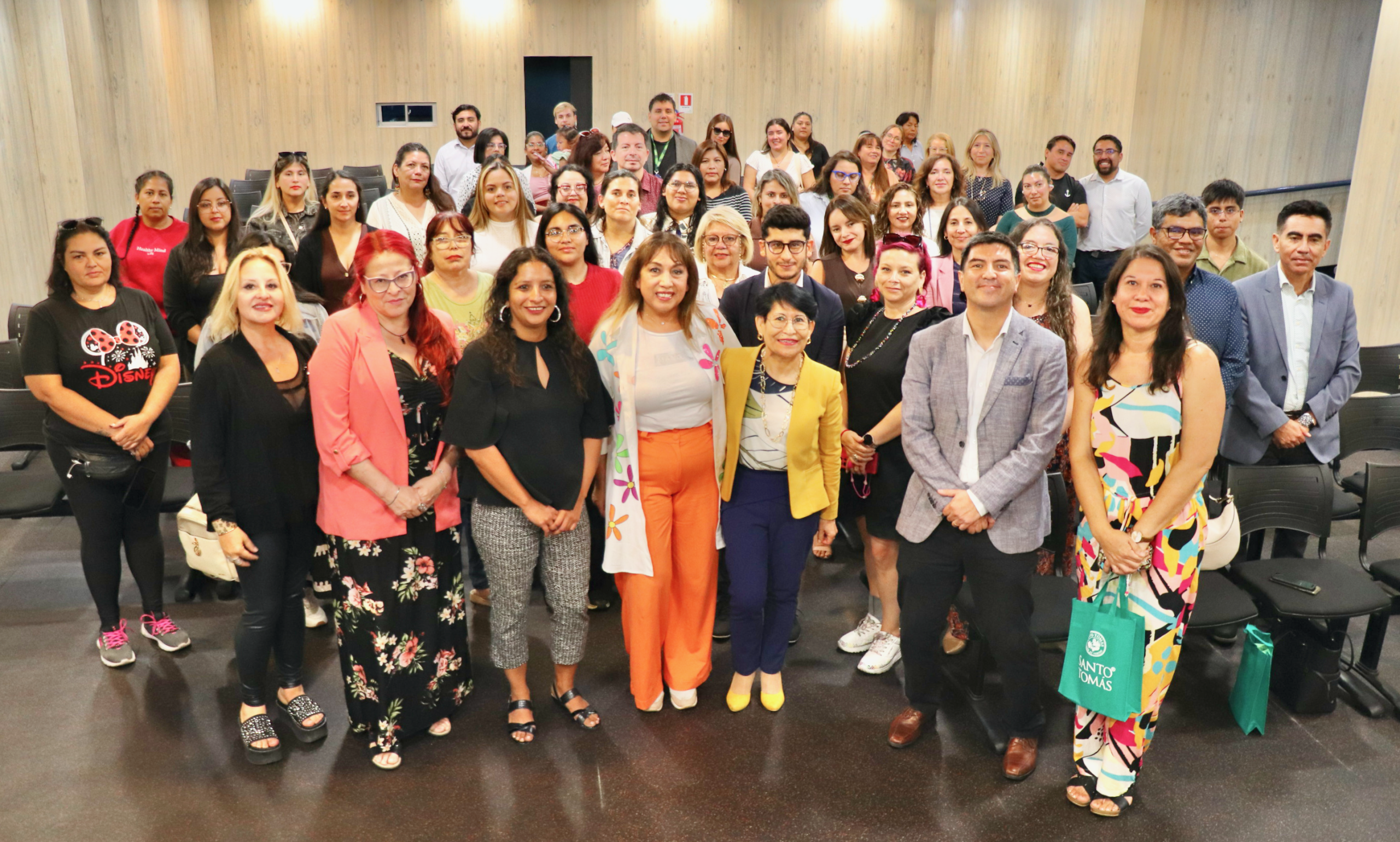 Alianza entre SernamEG y Santo Tomás busca potenciar a 500 emprendedoras de la Región de Antofagasta