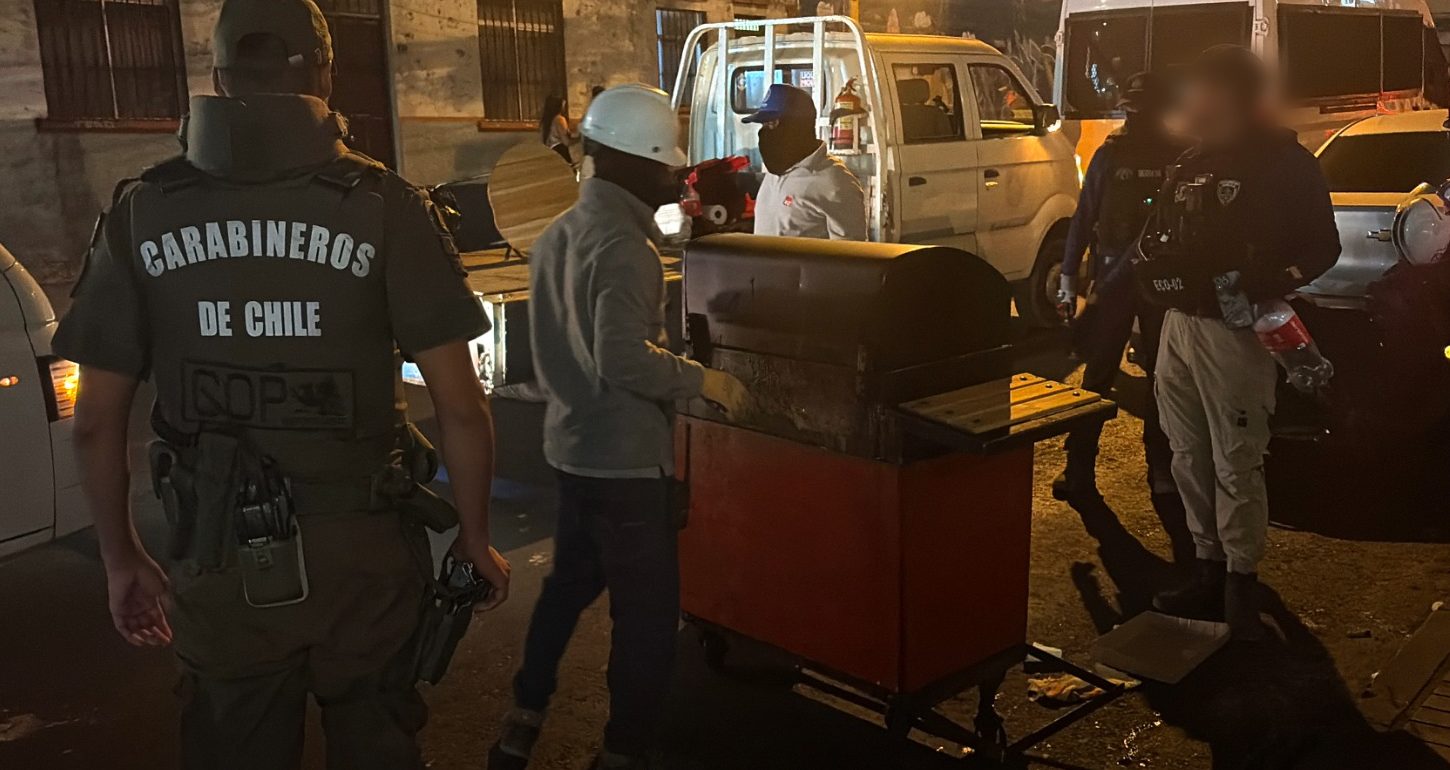 Masivo operativo nocturno en el centro de Antofagasta termina con 10 decomisos