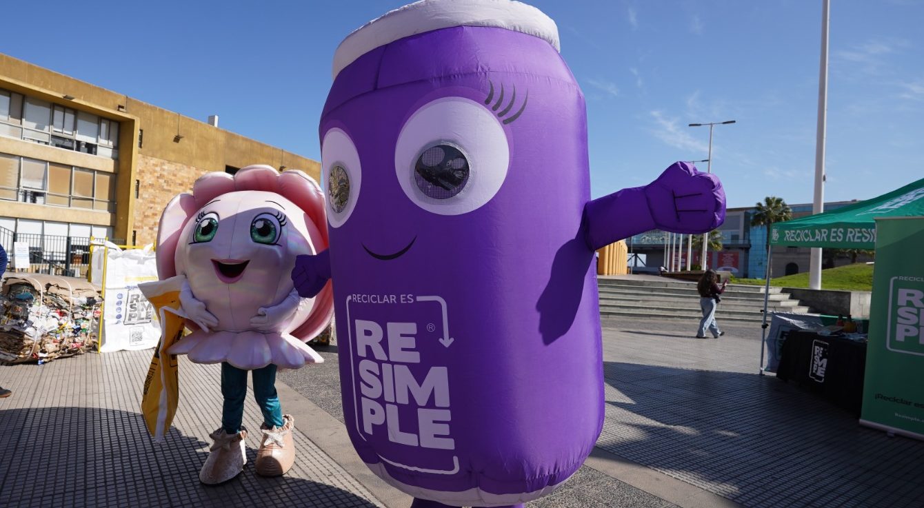Con masiva “aplastatón” municipio y Resimple lanzan el Mes del Reciclaje en Antofagasta