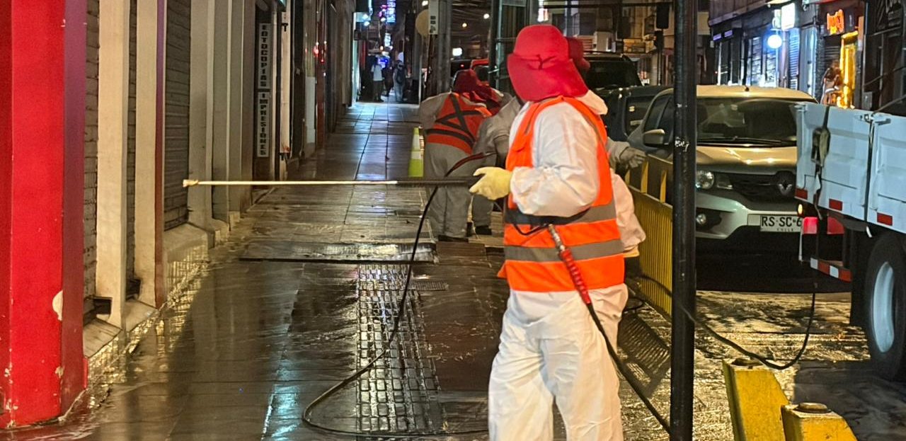 Nuevo contrato permitirá modernizar servicio de limpieza y barrido de calles en Antofagasta