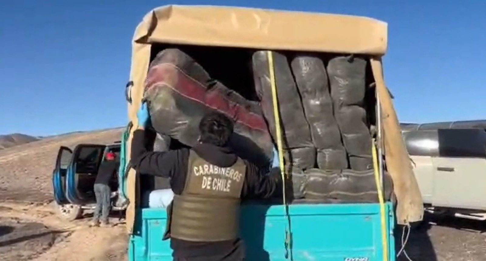Persecución en rutas mineras y apoyo aéreo: OS-7 de Carabineros incautó más de 1,6 toneladas de marihuana en plena pampa de Antofagasta