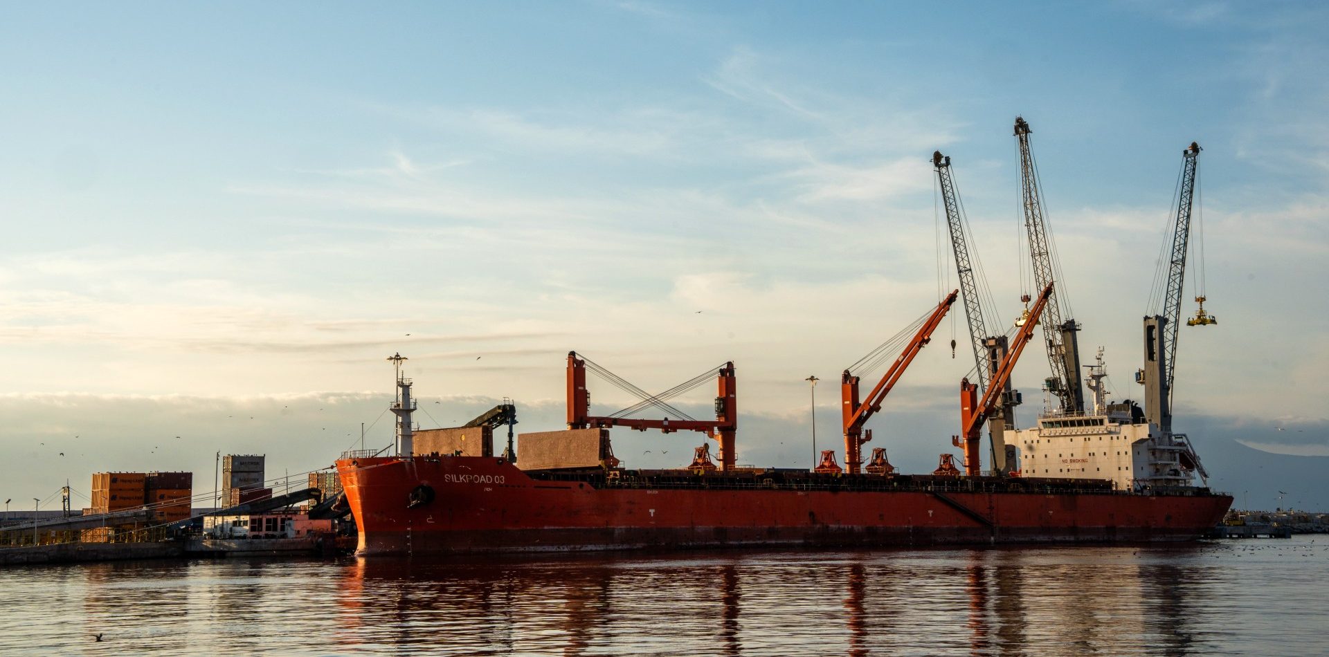 Comercio exterior: ATI disminuyó en un 43% los cierres por oleajes durante el invierno y fortalece cadena de exportación de la Región de Antofagasta