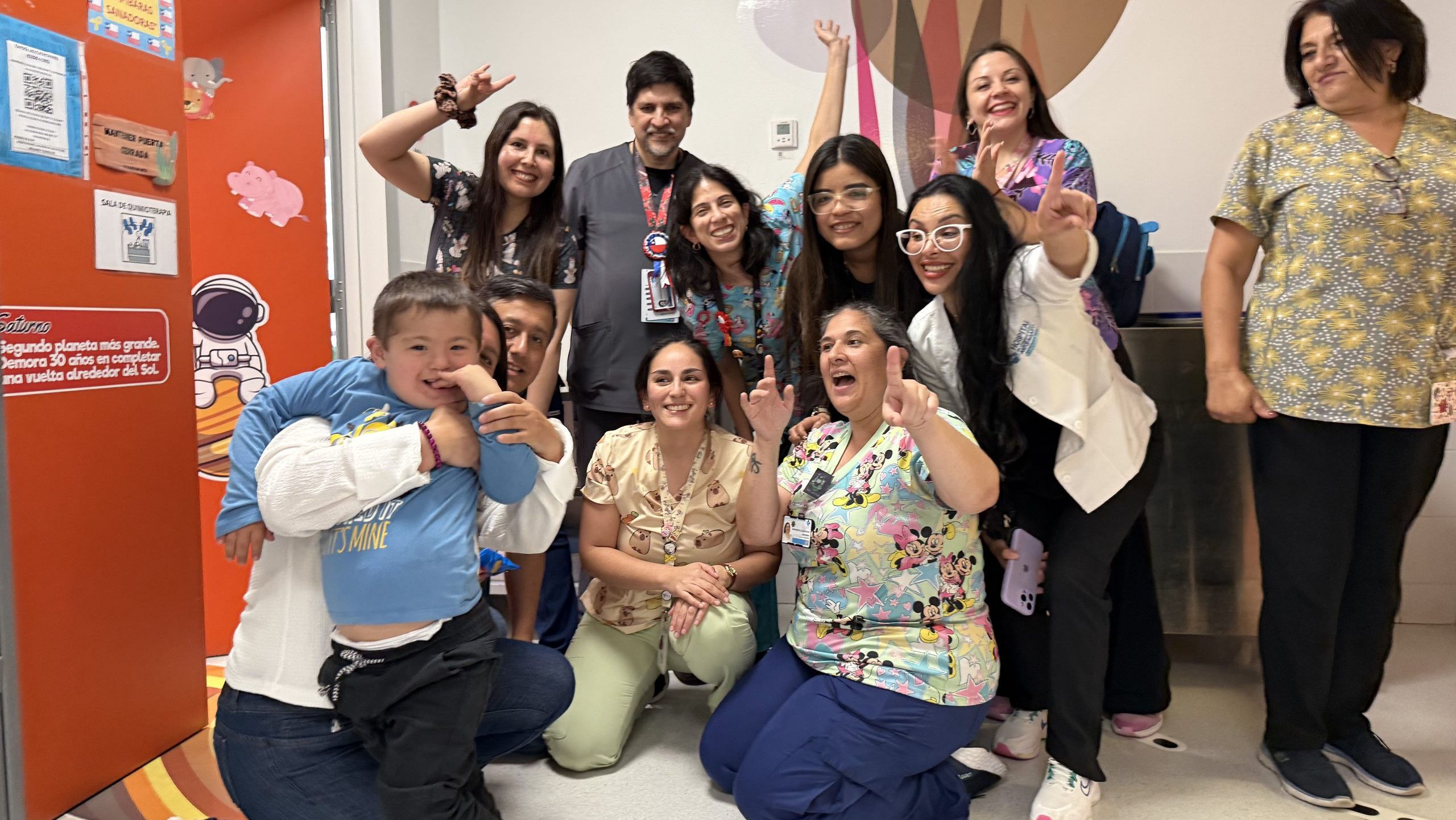 Niño de seis años toca la “campana de esperanza” tras superar tratamiento oncológico en Antofagasta
