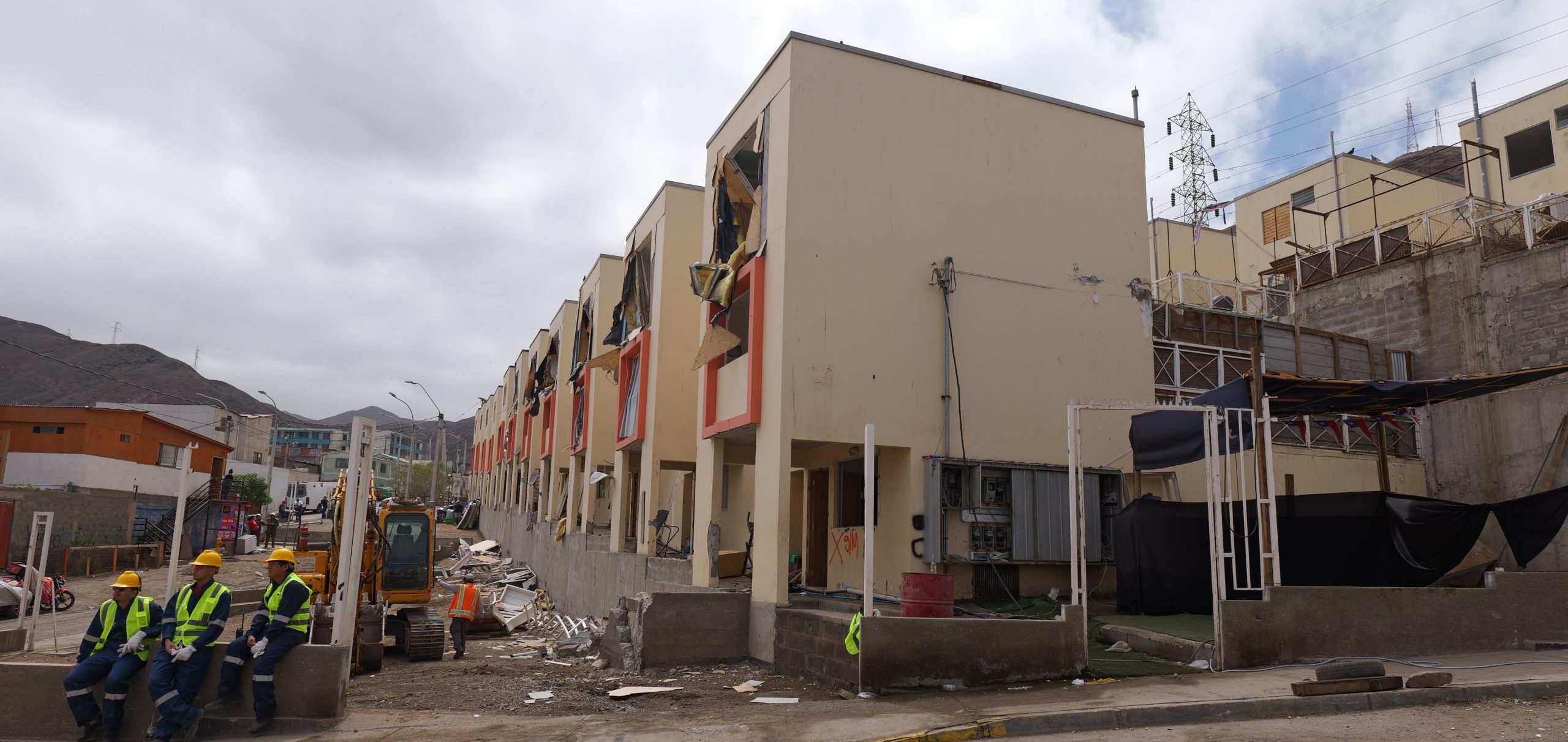 Concretan desalojo definitivo de la Villa El Salar de Antofagasta: Recuperan 126 viviendas y proyectan demolición total del complejo
