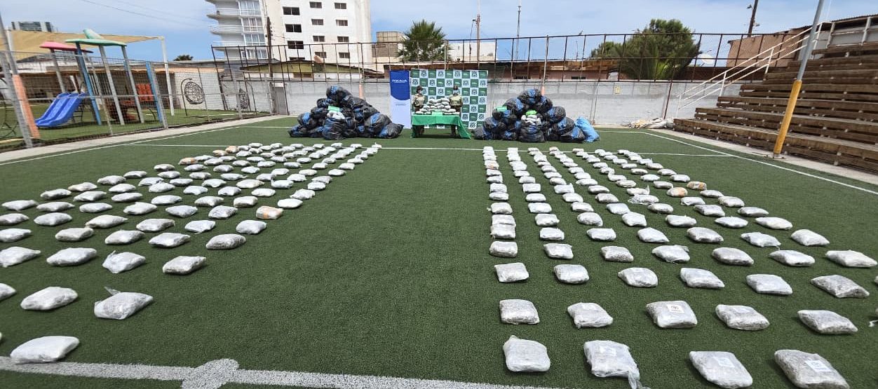 “La seguridad de nuestros barrios comienza en la frontera”: Carabineros sacó de circulación casi una tonelada y media de droga “La seguridad de nuestros barrios comienza en la frontera”: Carabineros sacó de circulación casi una tonelada y media de droga