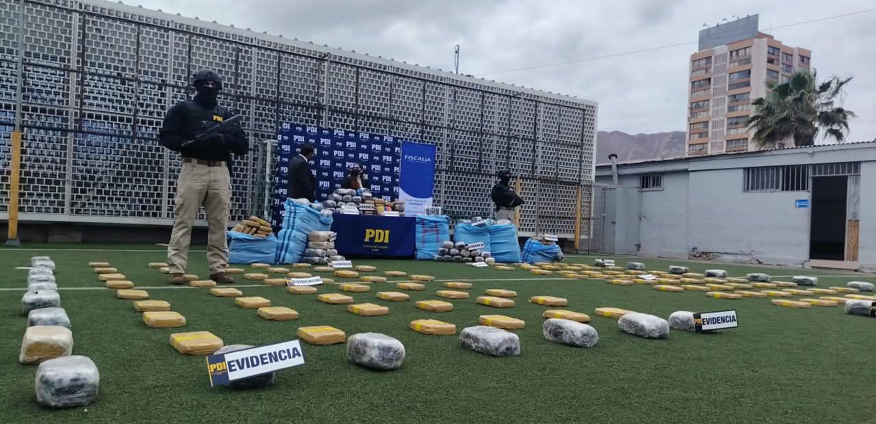PDI incautó más de 433 kilos de drogas en dos procedimientos policiales en Calama PDI incautó más de 433 kilos de drogas en dos procedimientos policiales en Calama